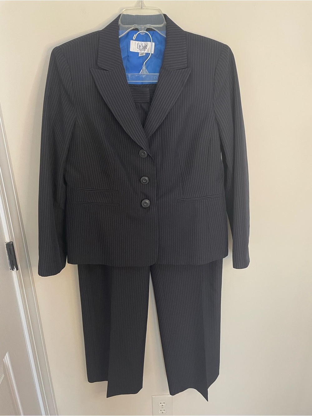 Le Suit Women's Black Pinstripe Two-Piece Suit W/ Light Blue Stripes Size 14P